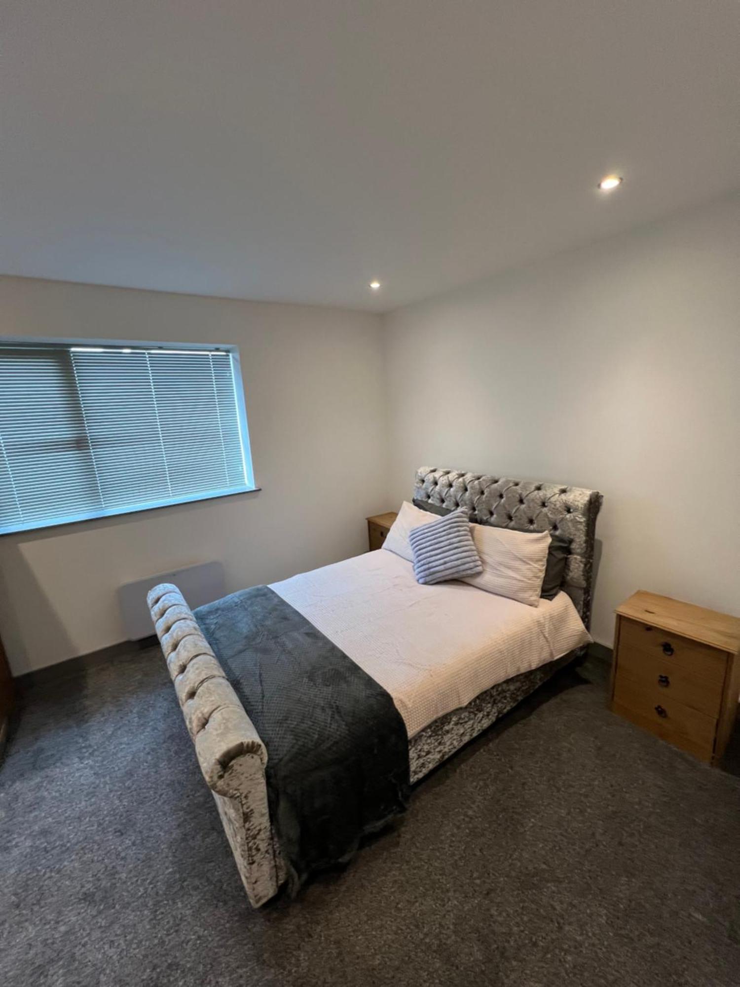 Cosy Modern Apartment Уорингтън Екстериор снимка
