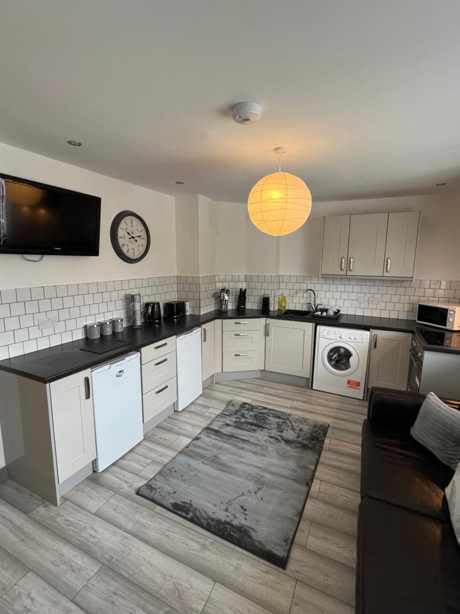 Cosy Modern Apartment Уорингтън Екстериор снимка