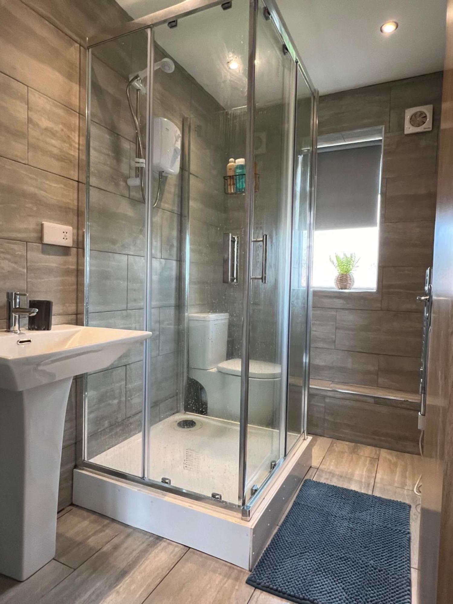 Cosy Modern Apartment Уорингтън Екстериор снимка