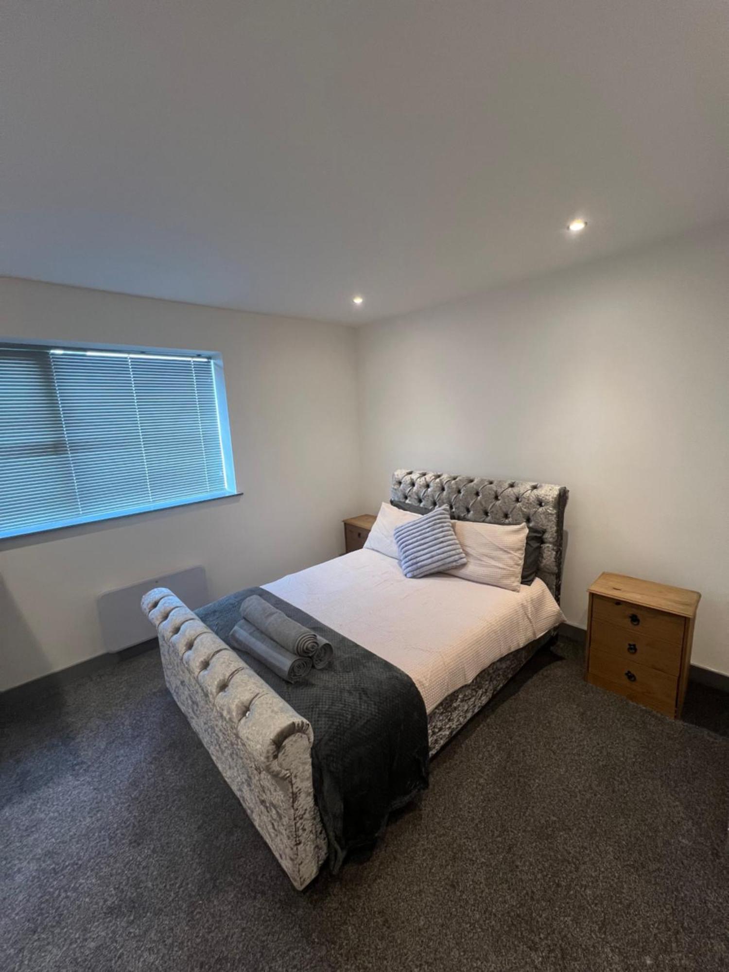 Cosy Modern Apartment Уорингтън Екстериор снимка