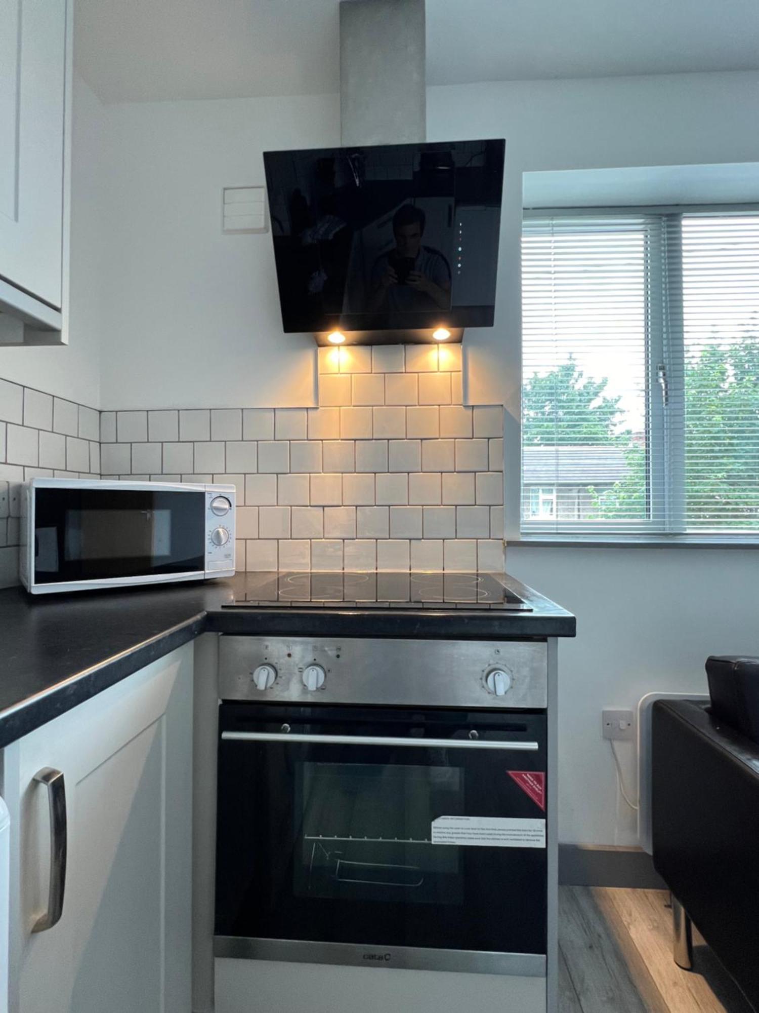Cosy Modern Apartment Уорингтън Екстериор снимка